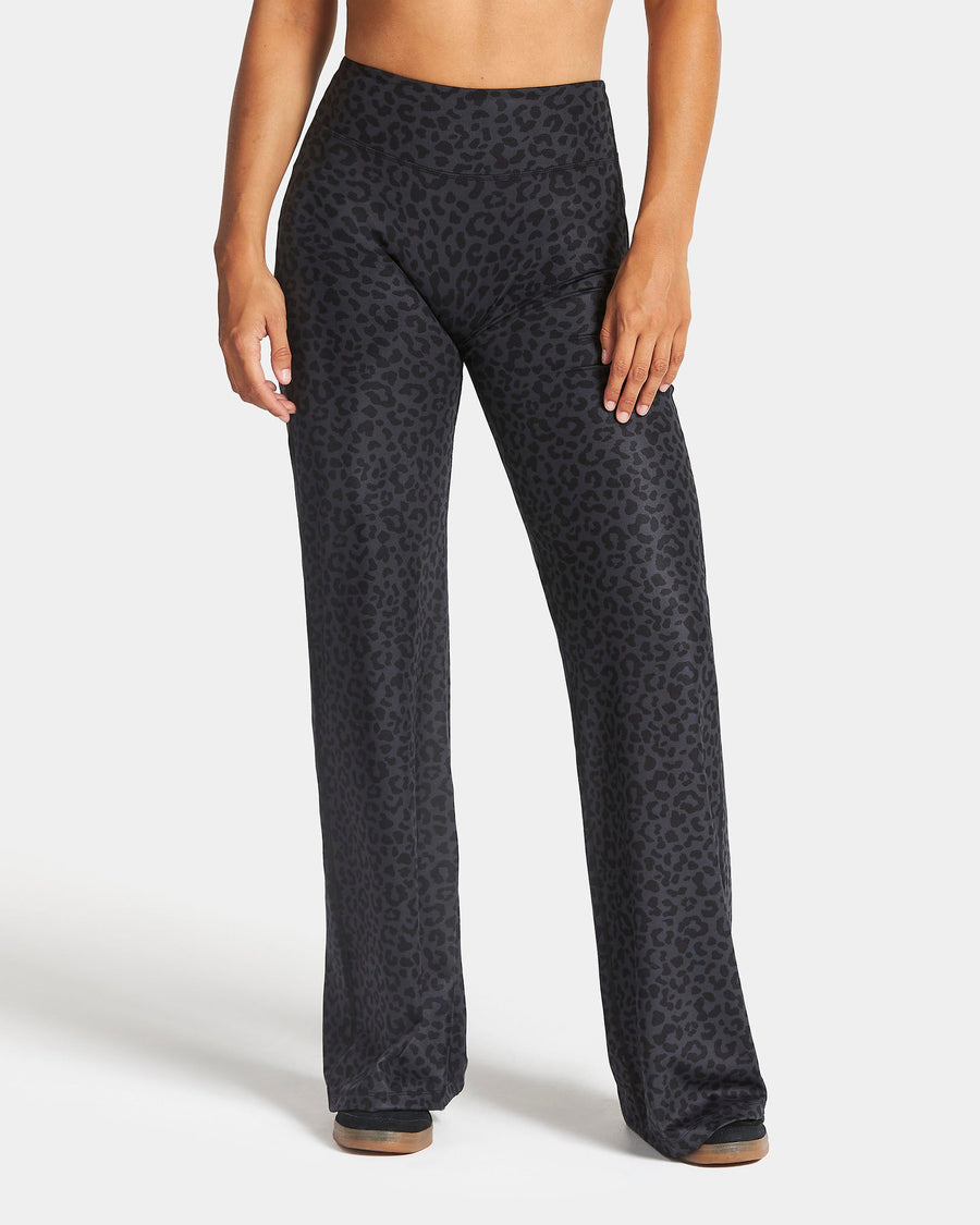 Pantalon à jambe droite et coupe longue Allrounder « Léopard noir »