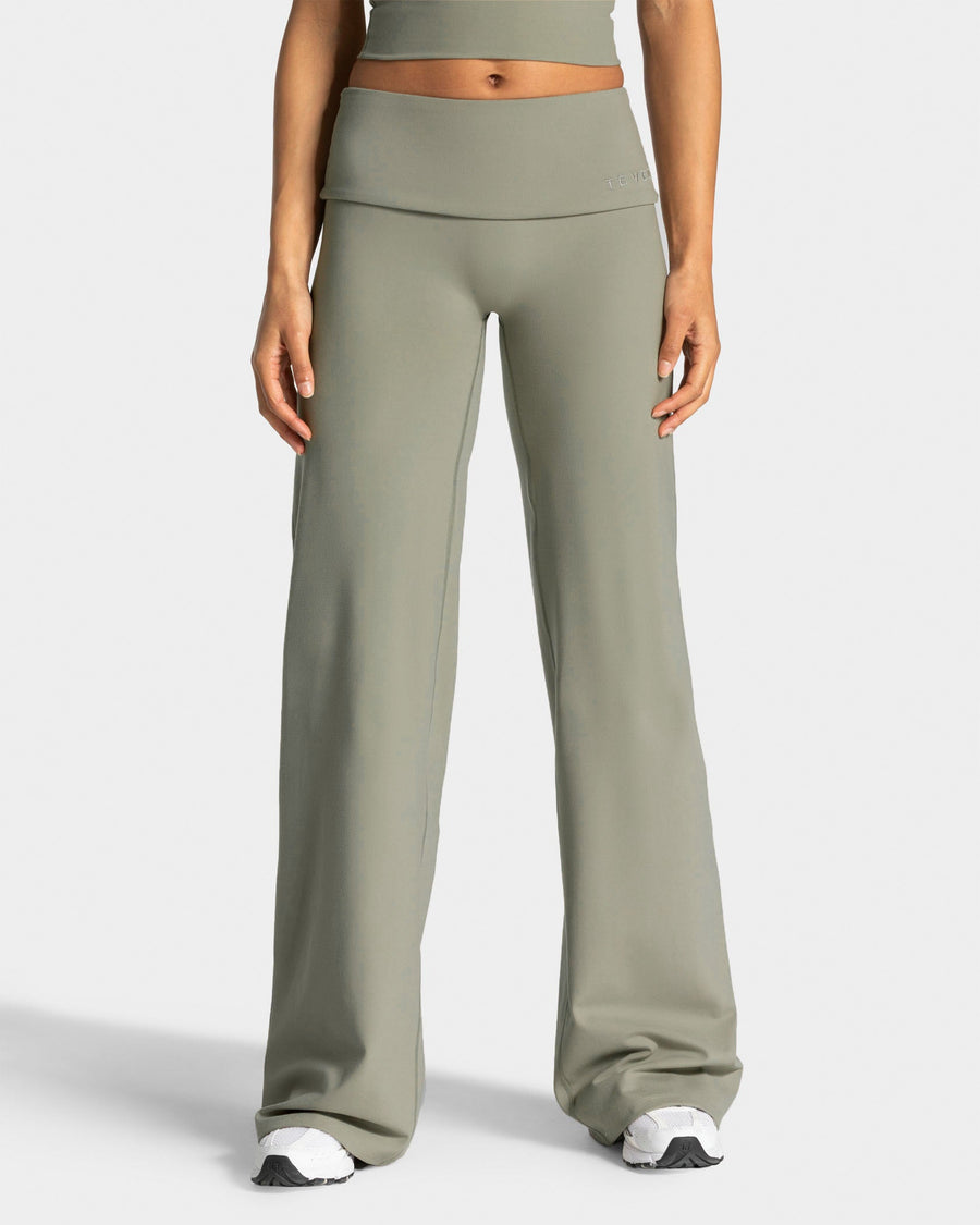 Pantalon à jambe droite et coupe longue Mellow Fold Over « kaki »